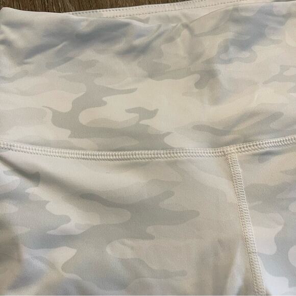 Vimmia‎ Revolve purpose capri leggings gray camo size XS - Picture 3 of 6